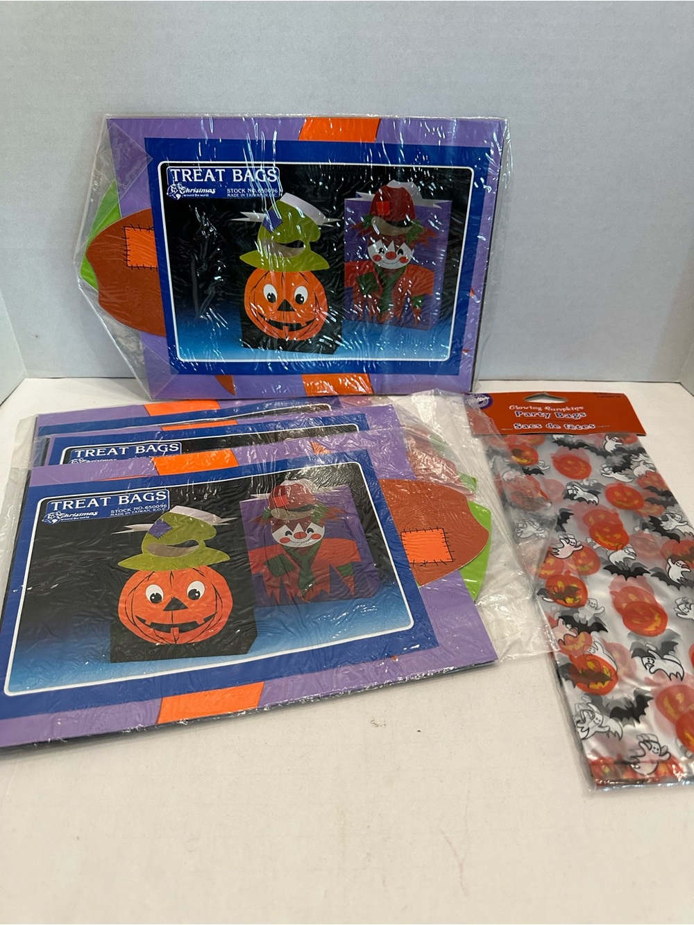 Vintage NOS Treat Bags Halloween Pumpkin Witches Scarecrow Design